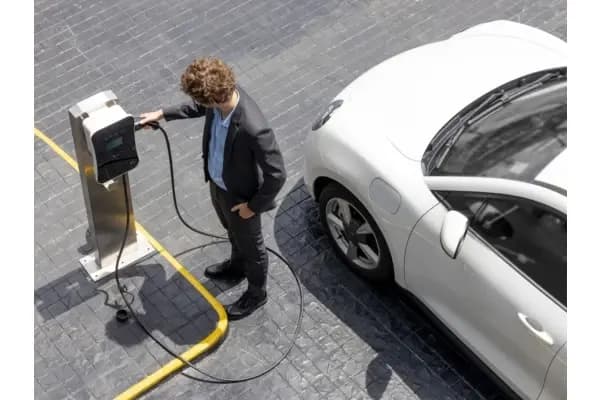 Perlu kamu tahu! 5 Kelebihan dan Kekurangan Mobil Hybrid