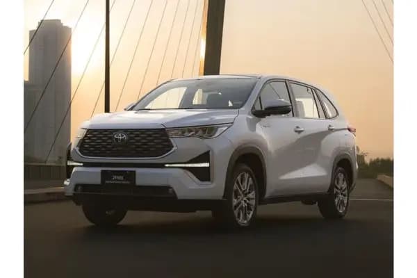 Innova Tipe Tertinggi: Venturer vs Zenix Q HV, Mana yang Paling Mewah?