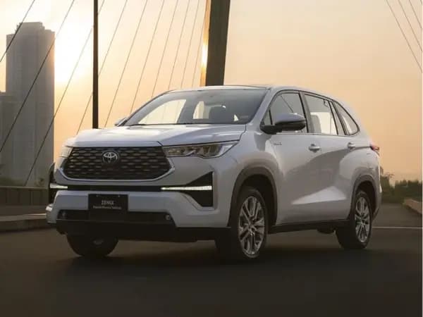 Innova Tipe Tertinggi: Venturer vs Zenix Q HV, Mana yang Paling Mewah?
