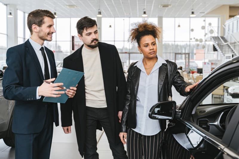 Pilih Leasing Mobil atau Dealer? Ini Kelebihan dan Kekurangannya!