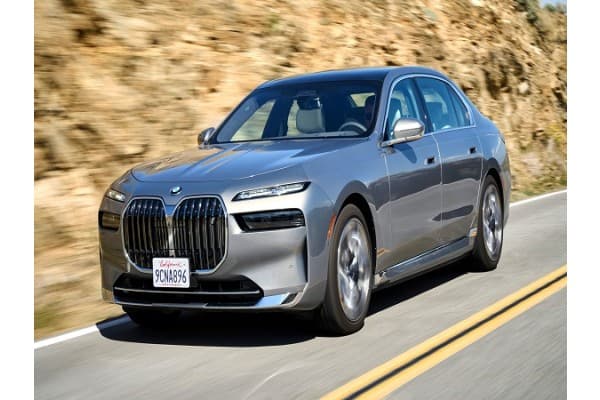 Spesifikasi BMW 7 Series Terbaru, Sedan Mewah Harga 2 Miliar!