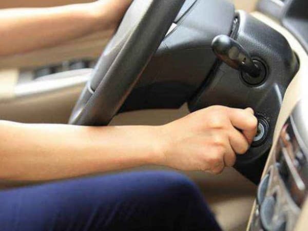 7 Penyebab Mobil Tidak Bisa Distarter & Cara Mengatasinya