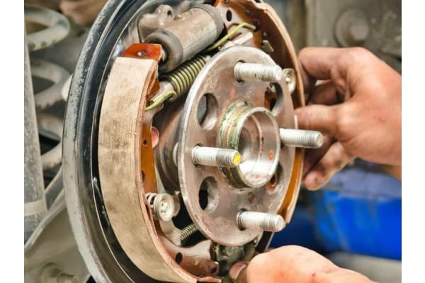 9 Komponen Rem Tromol Mobil, Fungsi dan Cara Kerjanya