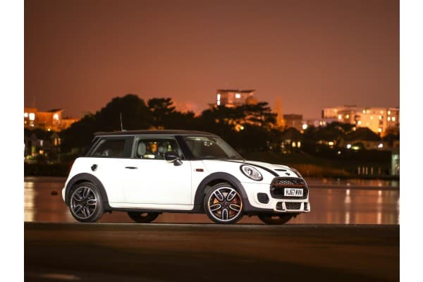 7 Daftar Harga Mini Cooper 2024, Cek Juga Spesifikasinya!