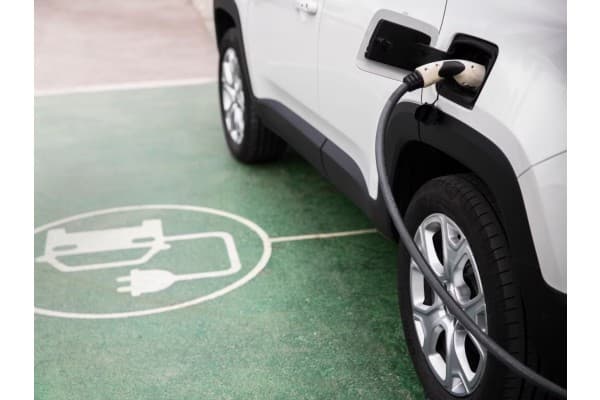 Mobil Listrik Bebas Ganjil Genap? Ini Alasan & Daftar Mobilnya!