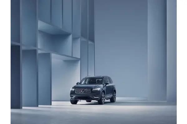 Spesifikasi Volvo XC90 Recharge Plug-in Hybrid SUV 2024