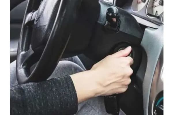 9 Penyebab Mobil Tidak Bisa Distarter tapi Lampu Menyala