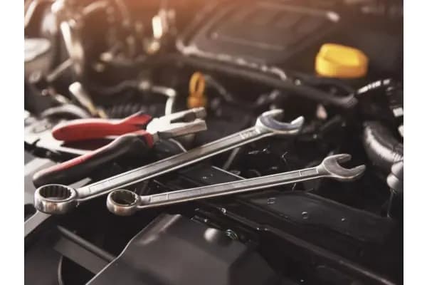 Gurah Mesin Mobil vs Turun Mesin: Mana yang Lebih Hemat Biaya?