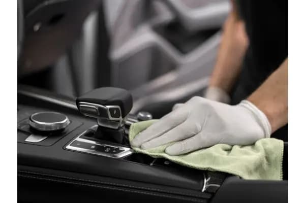 9 Merek Pembersih Interior Mobil Terbaik, Bebas Noda dan Bau Apek