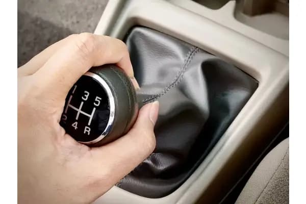 7 Cara Mudah Belajar Mobil Manual, Cepat Mahir!