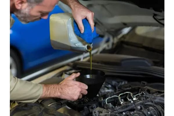 6 Rekomendasi Oli Mobil Matic Terbaik, Dijamin Makin Terasa Enteng!