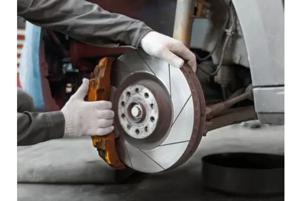 12 Komponen Rem Cakram Mobil: Fungsi & Tips Perawatannya