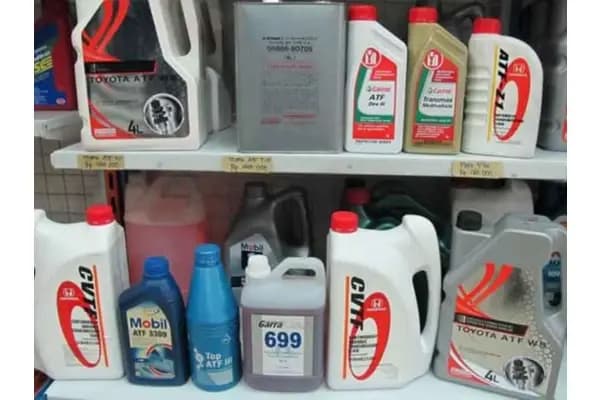 Ini Perbedaan Oli Steering dan Oli Mesin Mobil, Jangan Tertukar!