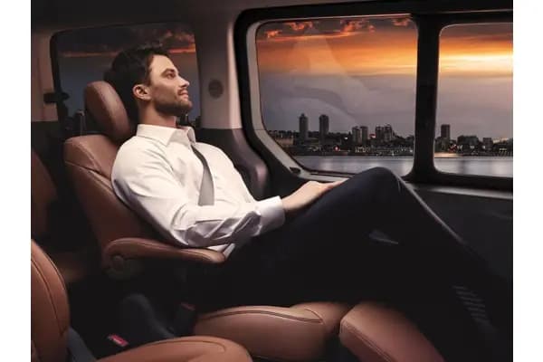 Spesifikasi Hyundai Staria 2024, MPV Canggih Dengan Kabin Luas!