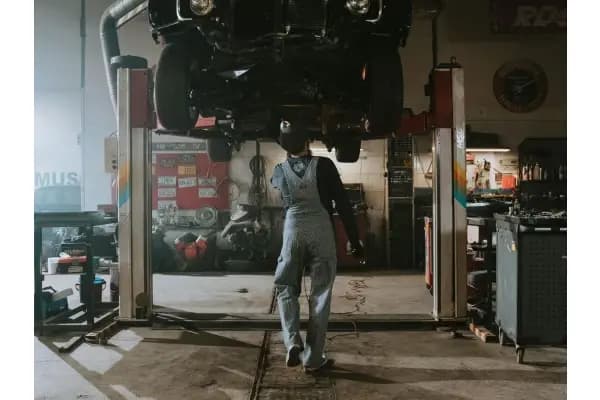 Bagaimana Cara Saya Melihat Status Proses Servis di Setir Kanan?