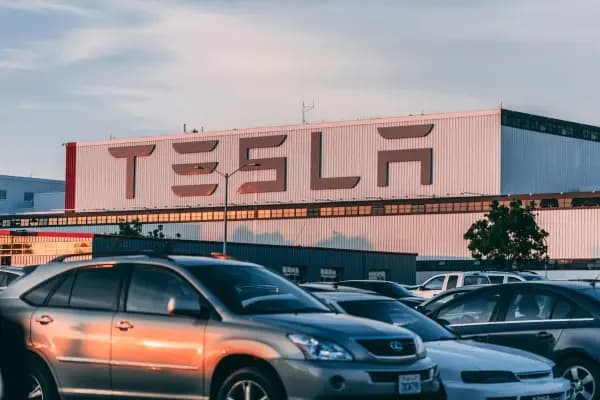 4 Tipe Mobil Listrik Tesla, Lengkap dengan Harganya