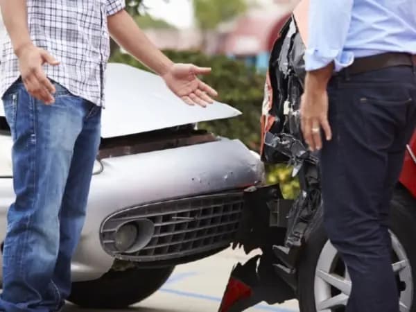 Wajib Punya Asuransi Mobil? Kenali Program TPL dari OJK!