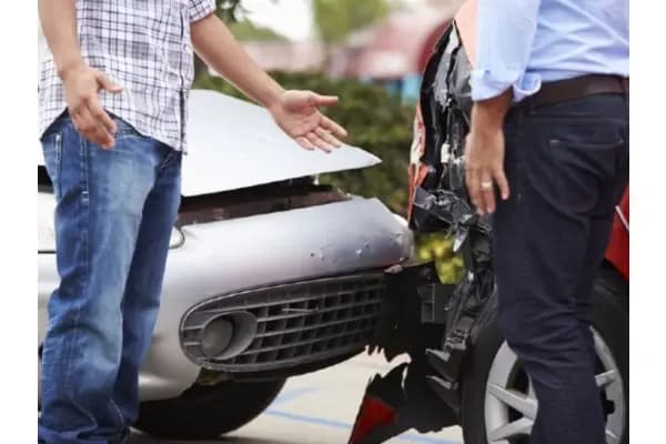 Wajib Punya Asuransi Mobil? Kenali Program TPL dari OJK!