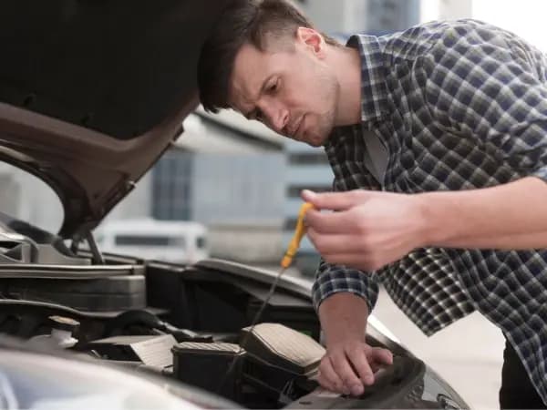 5 Tanda Harus Ganti Oli Mobil, Jangan Sampai Telat!