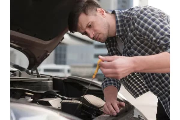 5 Tanda Harus Ganti Oli Mobil, Jangan Sampai Telat!