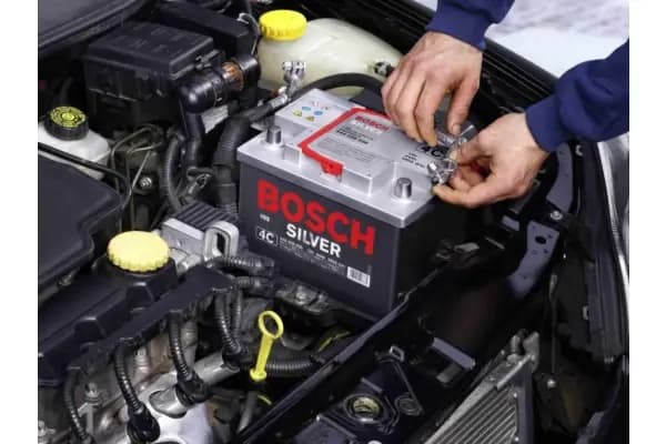 Aki Mobil : Fungsi, Tips Perawatan, & Waktu Ganti Terbaik