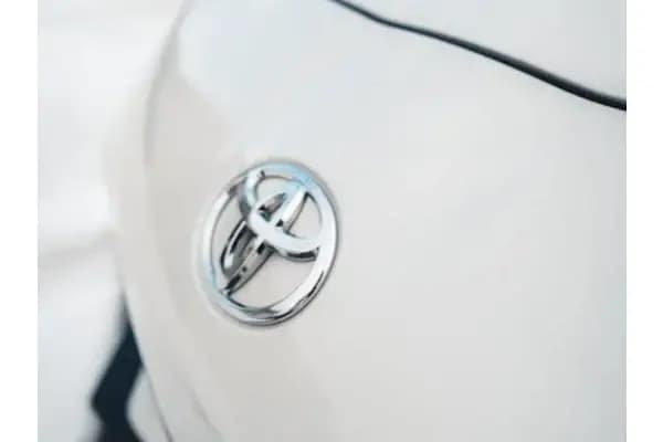 Toyota Prius, Mobil Hybrid Ramah Lingkungan dan Irit Bahan Bakar