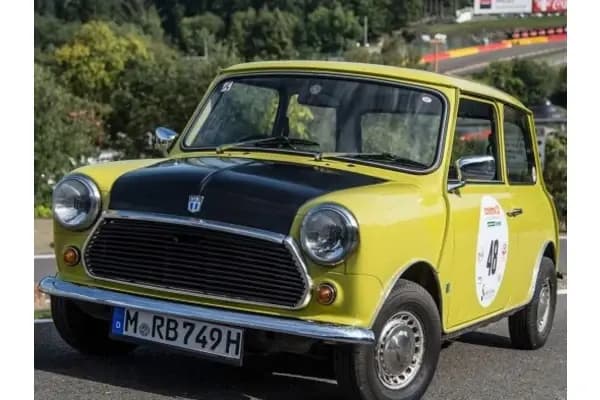Legendaris! Mobil Mr Bean, Merk & Tahun Produksinya
