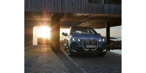 BMW iX xDrive 45 Tampil Futuristik di GIIAS 2025, Ini Ulasannya!