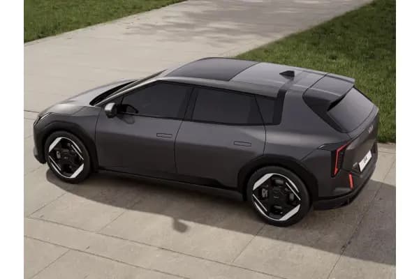 KIA EV4 Tampil Memukau di GIIAS 2025, EV Midsize Paling Stylish!