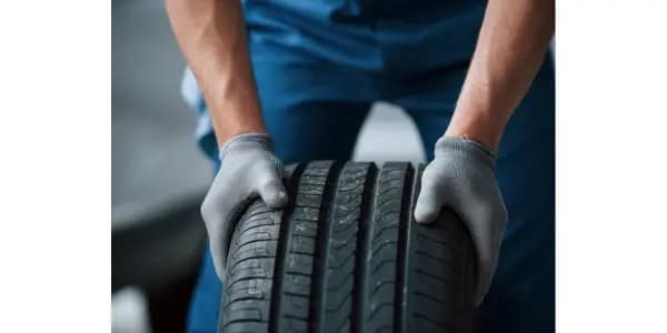 Wajib Cek! 5 Tanda Ban Mobil Harus Segera Diganti