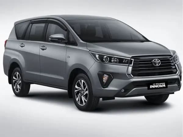 Mengenal Perbedaan Innova Reborn dan Venturer, Unggul Mana?