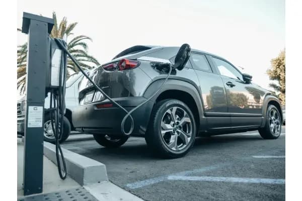 Mobil Listrik Butuh Perlindungan Khusus, Ini Solusi Asuransinya!