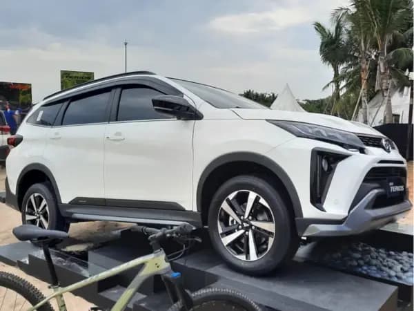 Cari Mobil Keluarga? Daihatsu Terios Tipe R Wajib Dilirik!