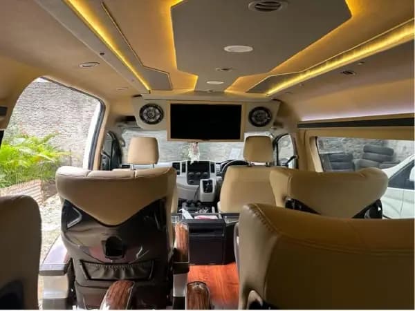 Daftar Mobil yang Bisa Muat 8 Orang, Cocok untuk Keluarga Besar!
