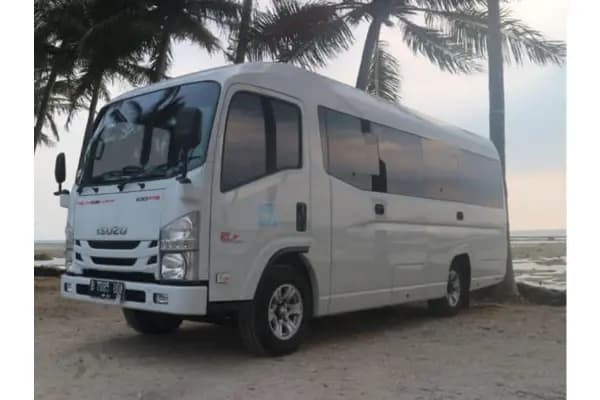 Apa Beda Elf dan Hiace? Yuk Kenali Perbedaannya!