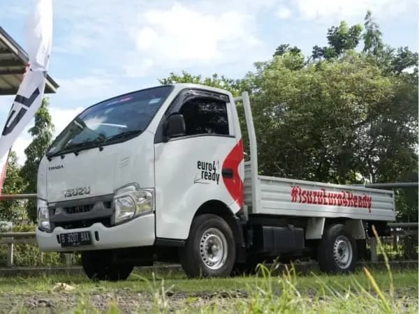 Butuh Pick Up Isuzu Bekas untuk Usaha? Ini Pilihan Terbaiknya!