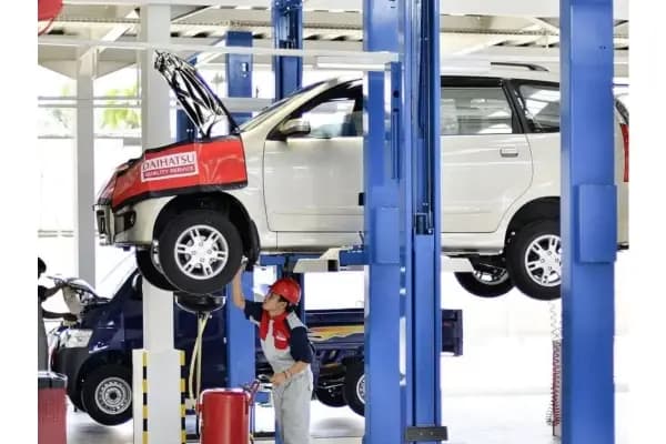 Bengkel Resmi vs Bengkel Umum: Mana yang Lebih Cocok untuk Mobil Bekas?