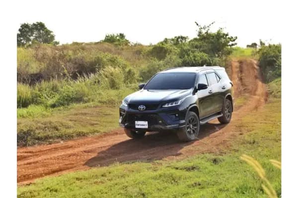 Daftar Harga Fortuner Bekas 4x4 Lengkap Semua Tahun & Varian!