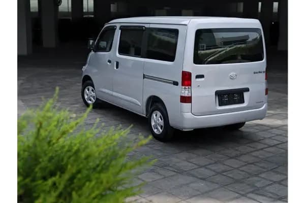 Perbedaan Gran Max Minibus vs APV Arena, Pilih yang Mana?