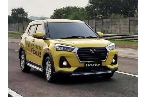 Cek Kredit Rocky Bekas 2022: DP & Angsuran Ringan di Setir Kanan!