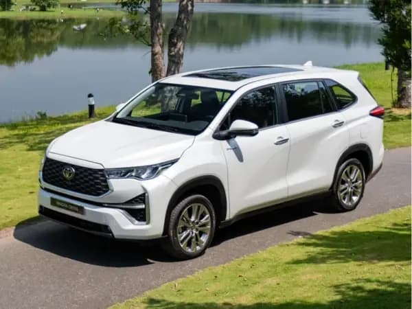 Daftar Mobil Hybrid 7 Seater Terbaik, Irit & Pas untuk Keluarga!