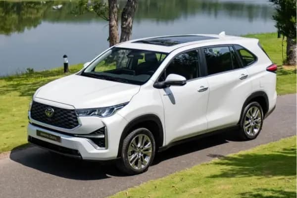 Daftar Mobil Hybrid 7 Seater Terbaik, Irit & Pas untuk Keluarga!