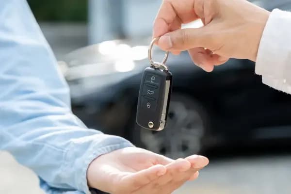 Beli Mobil Bekas vs Sewa Mobil Saat Lebaran? Ini Hitungannya