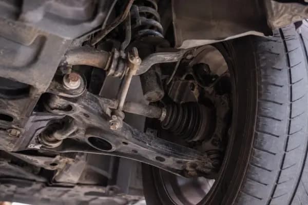 Kaki-Kaki Mobil Bunyi Setelah Road Trip? Cek Penyebab dan Solusinya