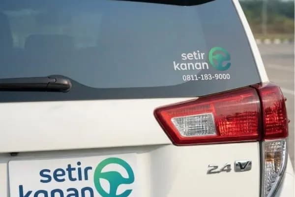 Pasang Stiker Setir Kanan di Mobil: Dapat Diskon Jasa Service 50%!